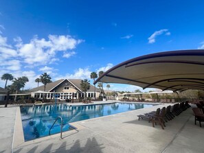 Pool - Charming Home with golf views. Beach chairs. (Seabrook Island)
