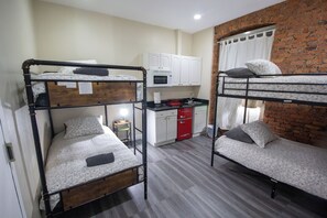 1 bedroom, iron/ironing board - Amazing studio with 2 bunk beds-twin over twin in vibrant New York Midtown (New York)
