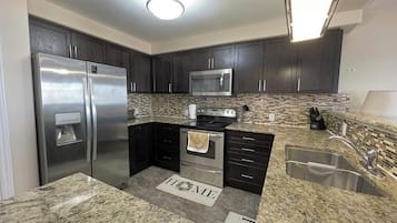 Mikrowelle, Ofen, Herdplatte, Geschirrspüler