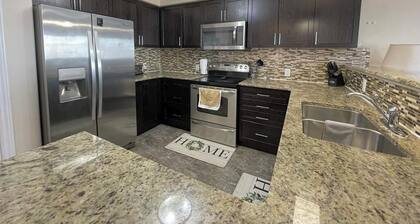 Spacious 4BR+2.5 bathrooms+Fenced Yard, WiFi. Enjoy a peaceful getaway