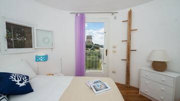 3 bedrooms, iron/ironing board, travel crib, free WiFi