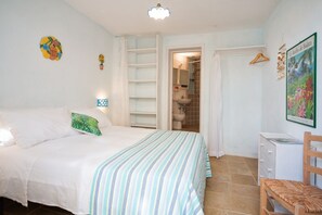 3 slaapkamers, een strijkplank/strijkijzer, reisbedje, gratis wifi