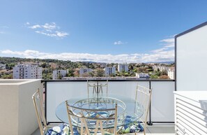 Outdoor dining - Immogroom - T2 new - Bright - Fully equipped (Cannes)