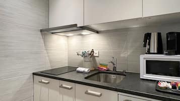 Kühlschrank, Mikrowelle, Geschirrspüler