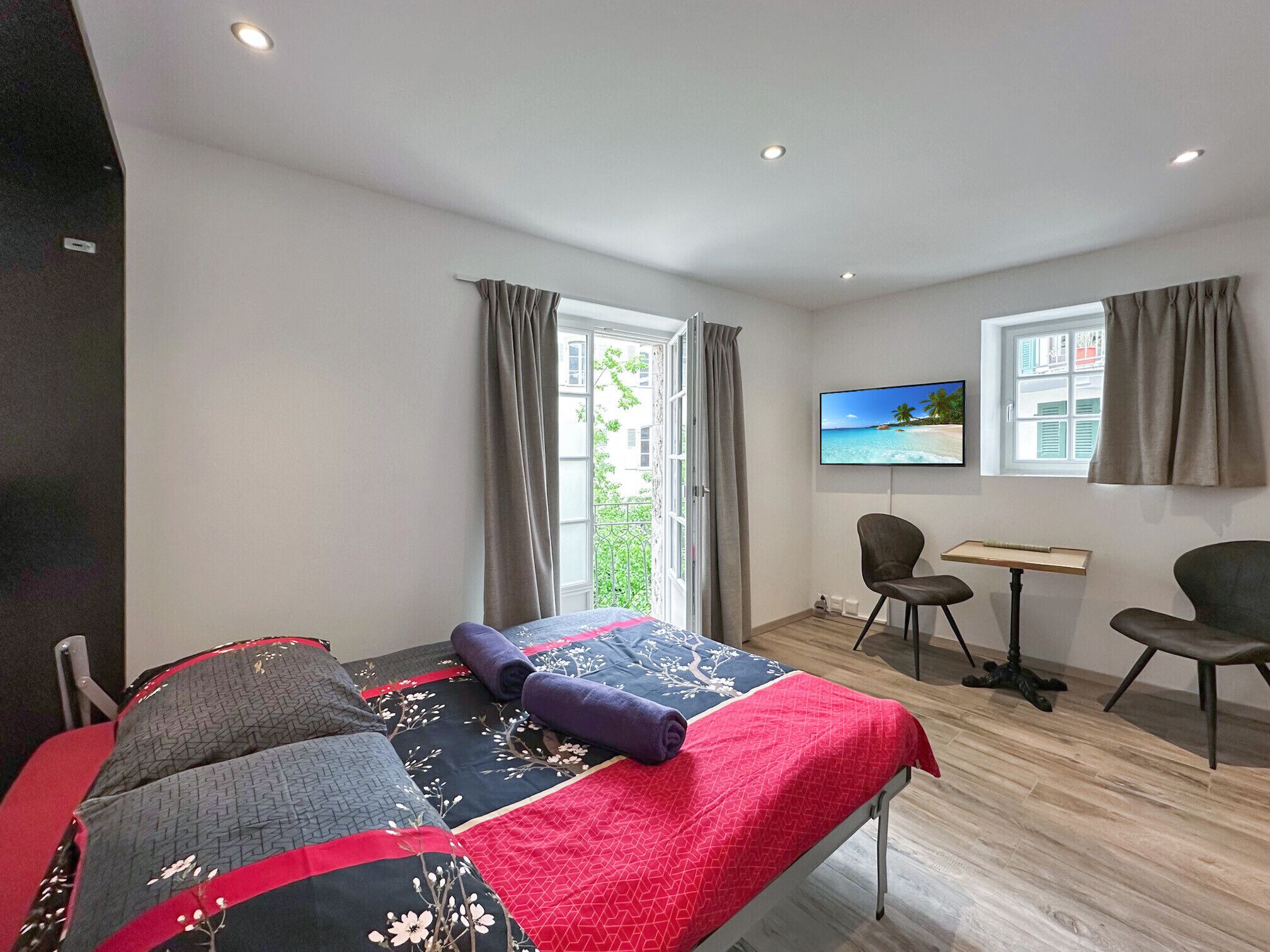 免费 WiFi、床单