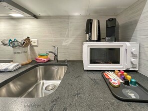 Fridge, microwave, dishwasher, coffee/tea maker