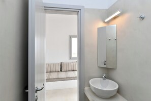 シャワー、ヘアドライヤー、タオル、石鹸