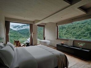 Romantic Double Room, Mountain View | Premium bedding, down comforters, individually decorated - DAINN Mt Siguniang (Ngawa Autonomous Prefecture)