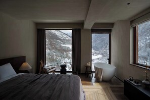 Romantic Double Room, Mountain View | Premium bedding, down comforters, individually decorated - DAINN Mt Siguniang (Ngawa Autonomous Prefecture)