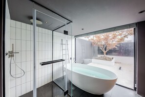 Superior Loft | Deep-soaking bathtub - The House Of Mo (Shanghai)