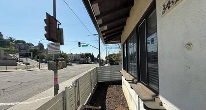 3-bedroom house near downtown Los Angeles with AC, WiFi, parking, & laundry