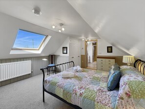 7 bedrooms, iron/ironing board, Internet, bed sheets