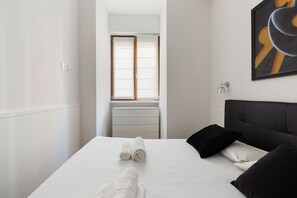 1 habitación, escritorio, tabla de planchar con plancha y wifi 