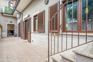 Exterior - GuestHost - Bright and independent apartment of about 160 sqm, on two levels, ideal for groups of up to 6 people looking to relax.Located in a central and well-served area, the apartment is just 100 meters from the seafront, where you'll find a bike path (Riposto)