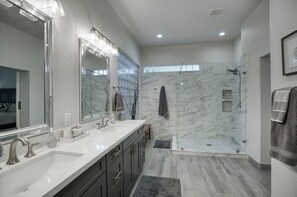 Shower, hair dryer, towels, soap - Luxury 3 bedroom in gated Grayhawk community (Scottsdale)