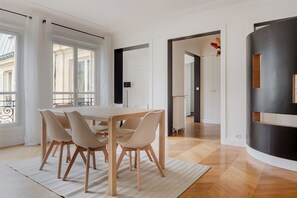 تناول الطعام