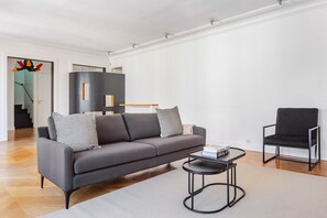 Télévision, chaîne hi-fi