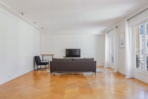 Télévision, chaîne hi-fi