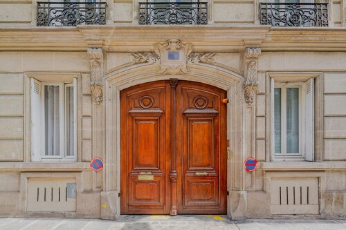 Blueground | Europe, elevator & w/d, nr Parc