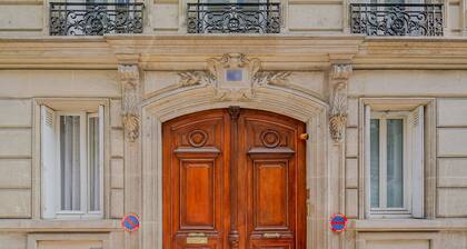 Blueground | Europe, elevator & w/d, nr Parc