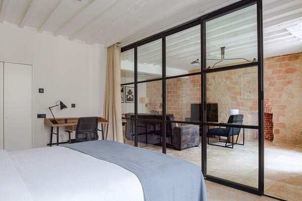 2 habitaciones, tabla de planchar con plancha, wifi y ropa de cama 