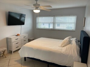 2 habitaciones, tabla de planchar con plancha, wifi y ropa de cama 