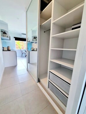 Interior - Port Douglas~Hidden Gem~Trezise Cottage in Mowbray (Mowbray)
