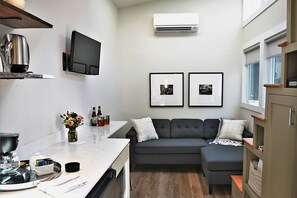 Living area - Slabtown Village - 3 Tiny houses in NW Portland with AC, WiFi & Free Parking! (Portland)