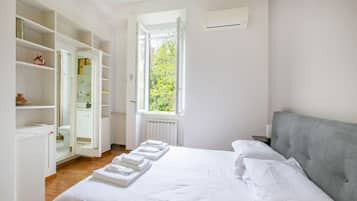 3 bedrooms, desk, soundproofing, iron/ironing board