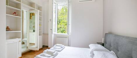 3 室のベッドルーム、アイロン / アイロン台、WiFi、ベッドシーツ