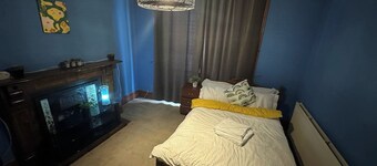 Spacious House- Parking, Garden & Central Location