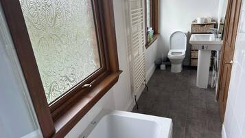 Een douche, handdoeken