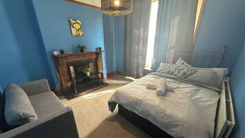 7 bedrooms, WiFi, bed sheets
