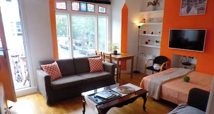 The Orange HouseSleeps8-Parking-Pets FamilyOK-Ac
