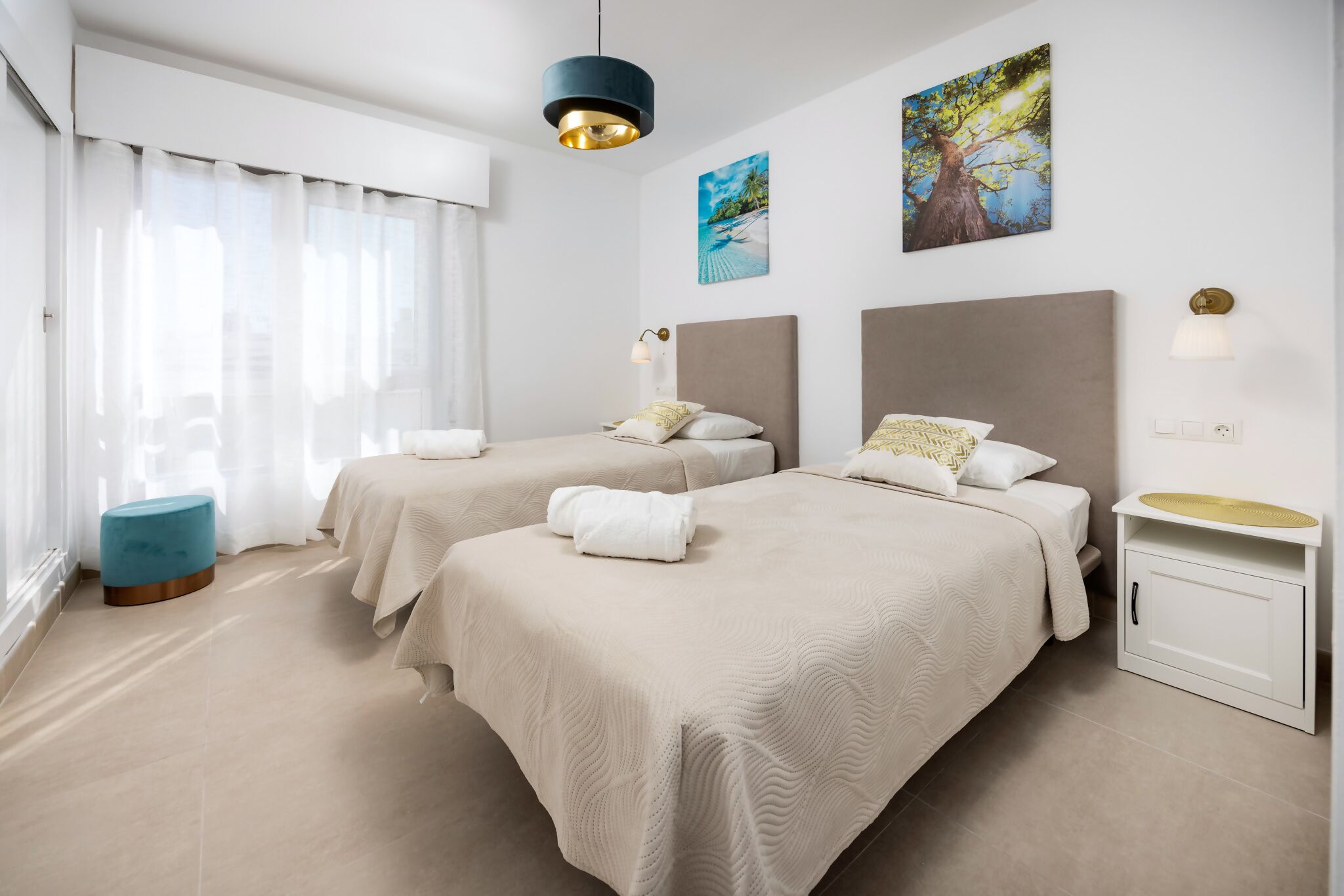 3 slaapkamers, een strijkplank/strijkijzer, reisbedje, gratis wifi