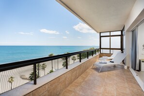 Property grounds - Estepona Promenade Beachfront Apartment (Estepona)