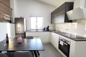 Fridge, microwave, oven, stovetop