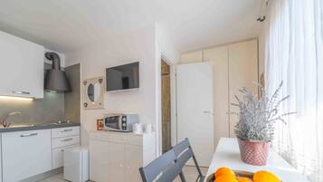 Frigorifero, microonde, macchina per tè/caffè