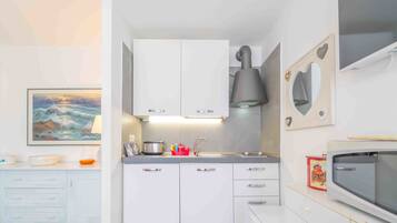 Frigorifero, microonde, macchina per tè/caffè