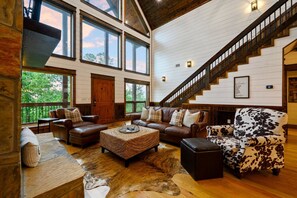 Smart TV, chimenea y futbolito 