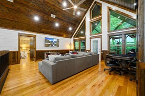 TV connectée, cheminée, baby-foot