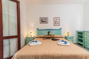 3 bedrooms, free WiFi, bed sheets - Scacciapensieri, Olbia, Italy (Olbia)