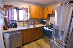 Fridge, microwave, oven, stovetop - B-town Lookout (Bloomington)