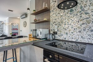 Fridge, microwave, oven, stovetop