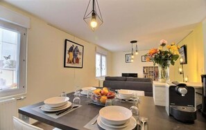 Dining - La Maison Bleue - Comfortable appt Gr34 (Locmaria-Plouzané)