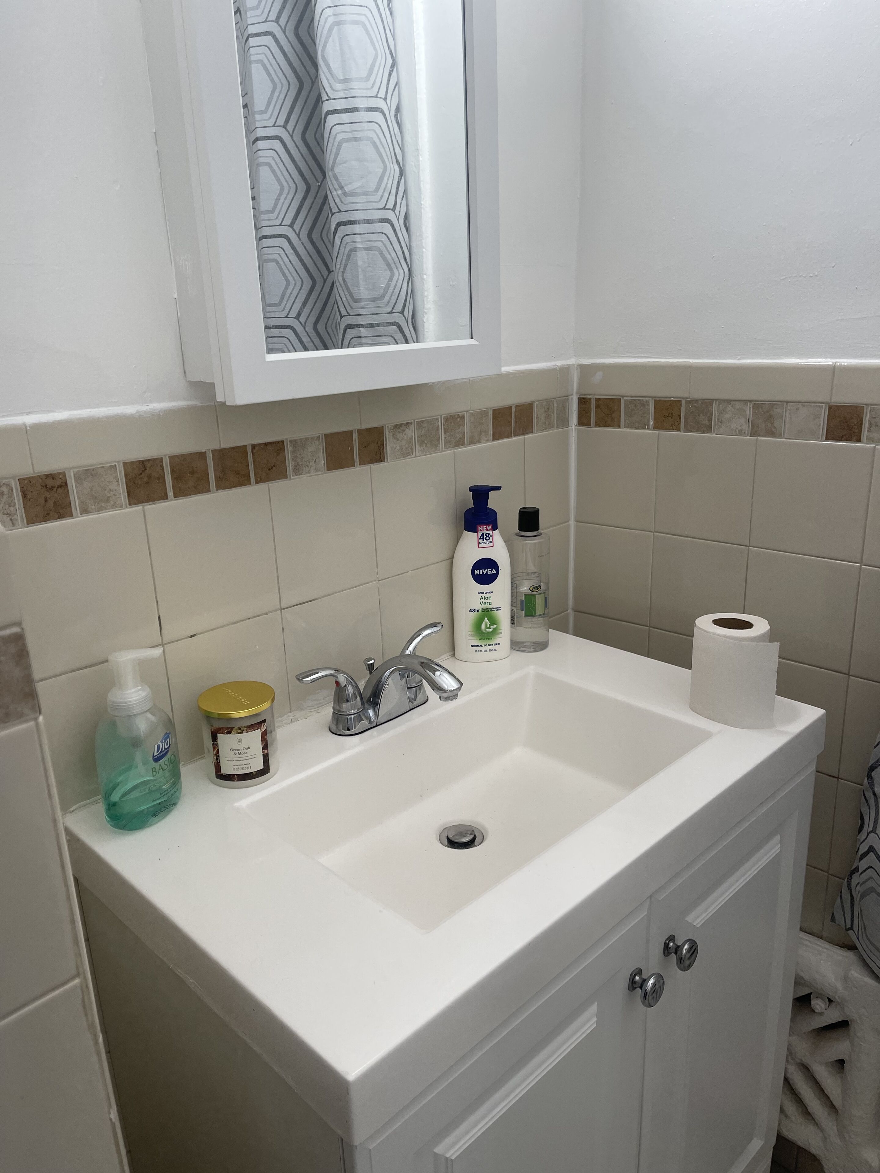 毛巾、肥皂、卫生纸