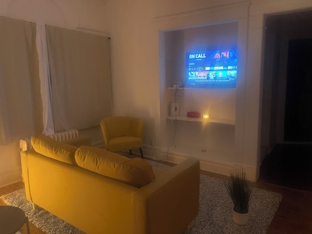 Interior. 3-bedroom apartment in awesome Mount Vernon with AC, WiFi