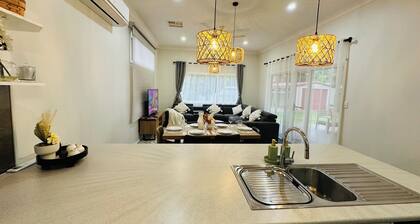 Kookaburra Door  - Luxury Boutique Retreat in Dubbo