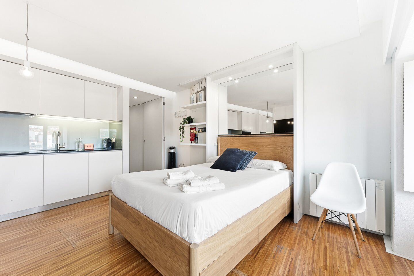 Iron/ironing board, Internet, bed sheets