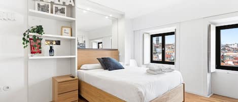 Iron/ironing board, Internet, bed sheets
